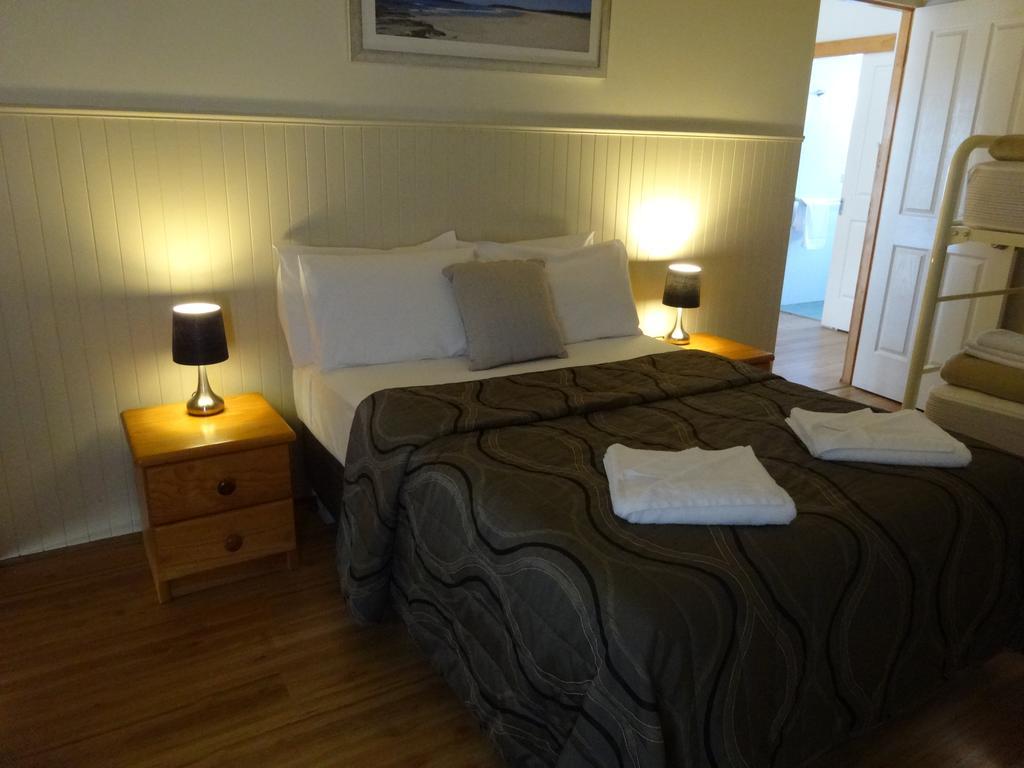 Caseys Beach Holiday Park Sunshine Bay Bagian luar foto