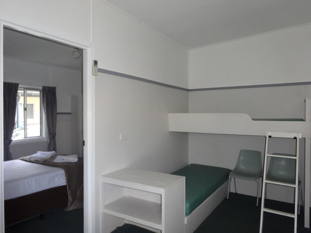 Caseys Beach Holiday Park Sunshine Bay Bagian luar foto