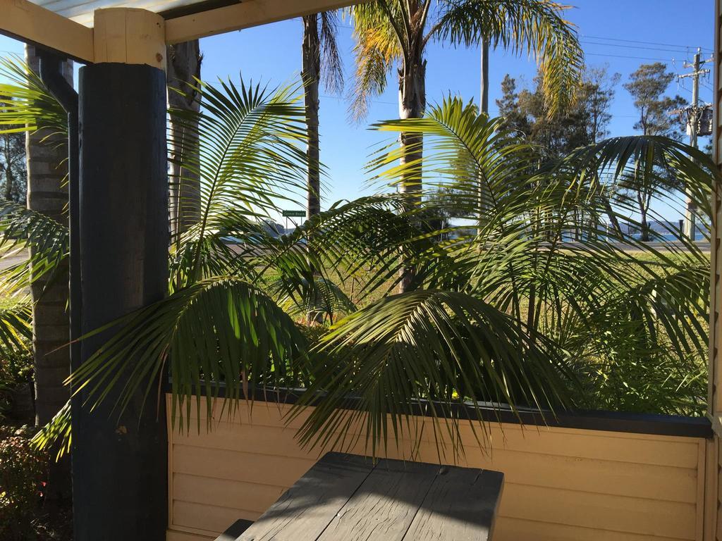Caseys Beach Holiday Park Sunshine Bay Bagian luar foto