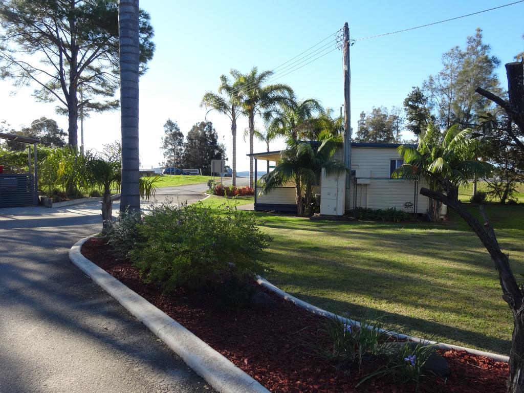 Caseys Beach Holiday Park Sunshine Bay Bagian luar foto
