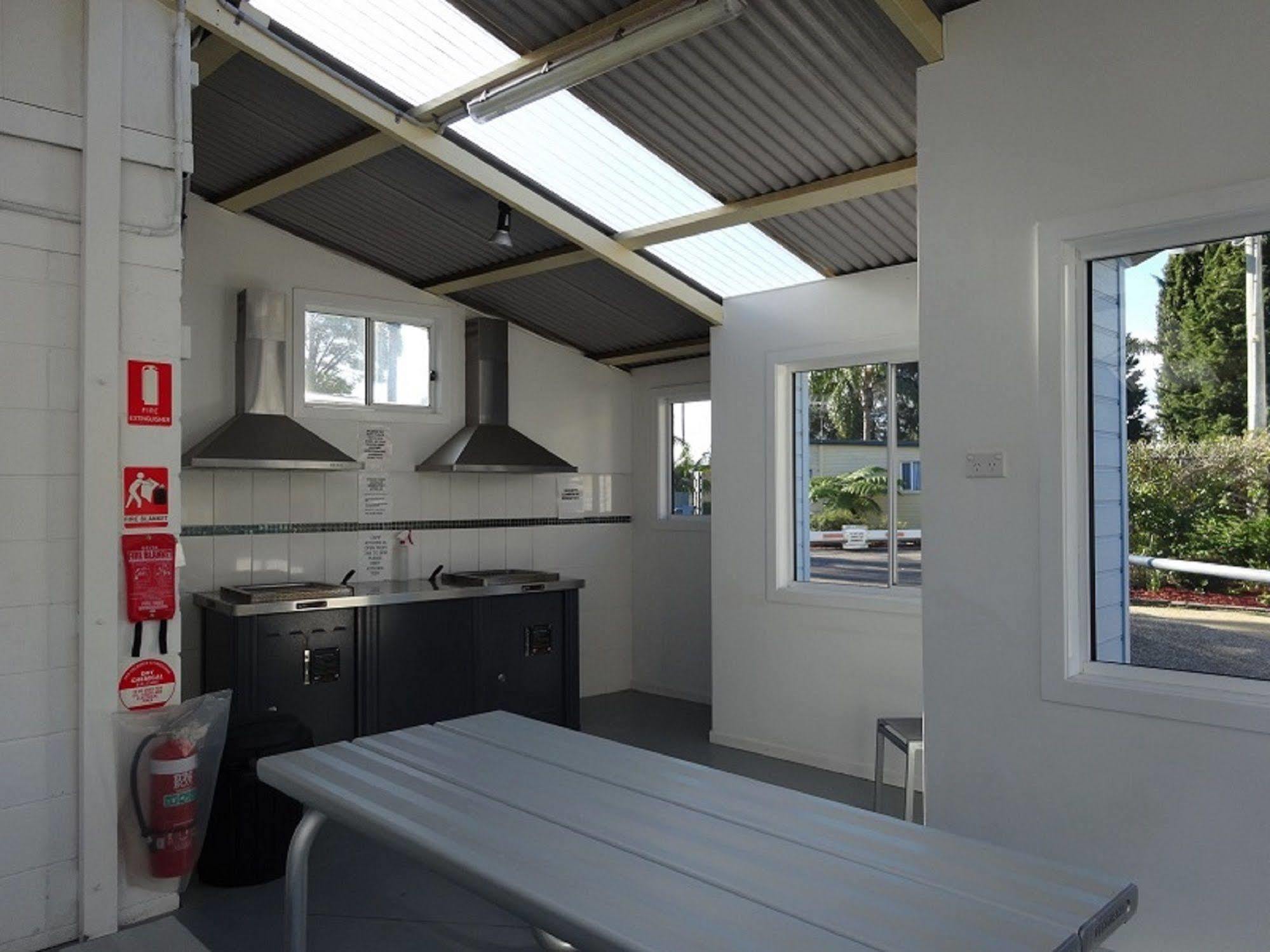 Caseys Beach Holiday Park Sunshine Bay Bagian luar foto