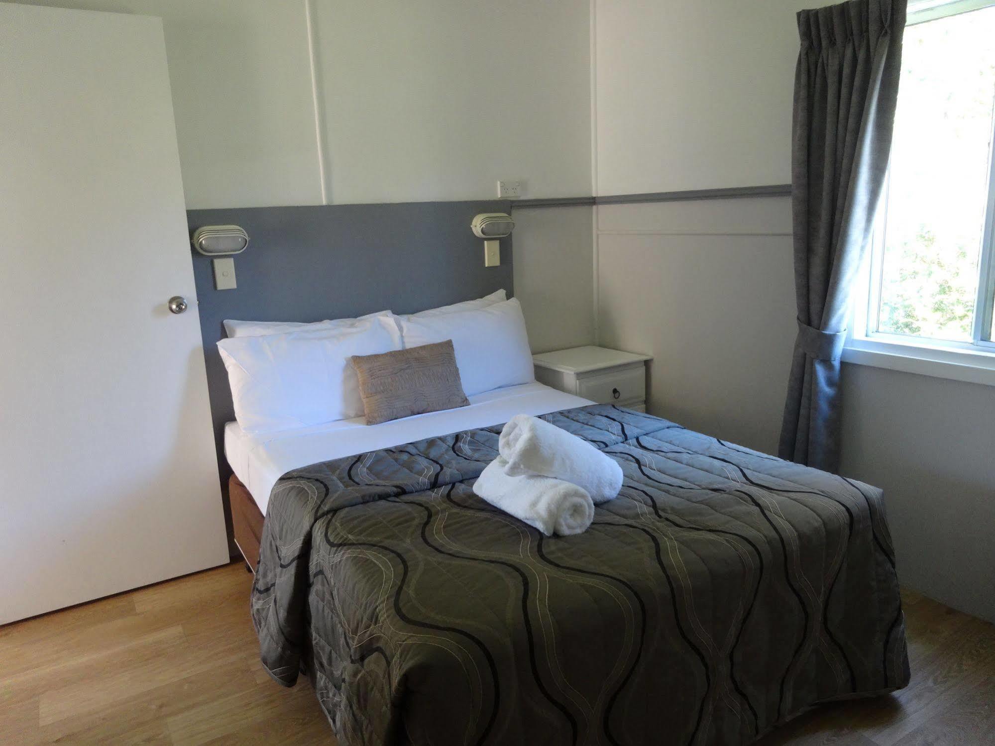Caseys Beach Holiday Park Sunshine Bay Bagian luar foto