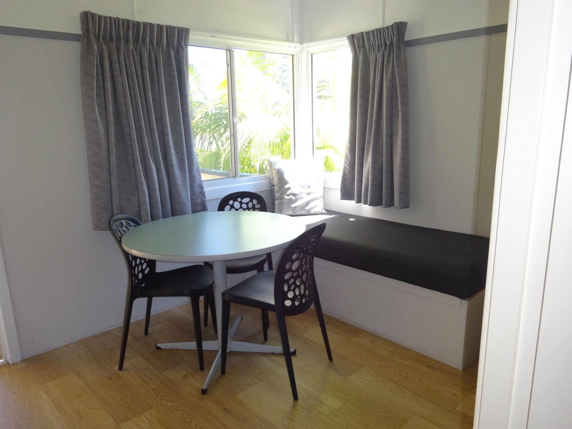 Caseys Beach Holiday Park Sunshine Bay Bagian luar foto