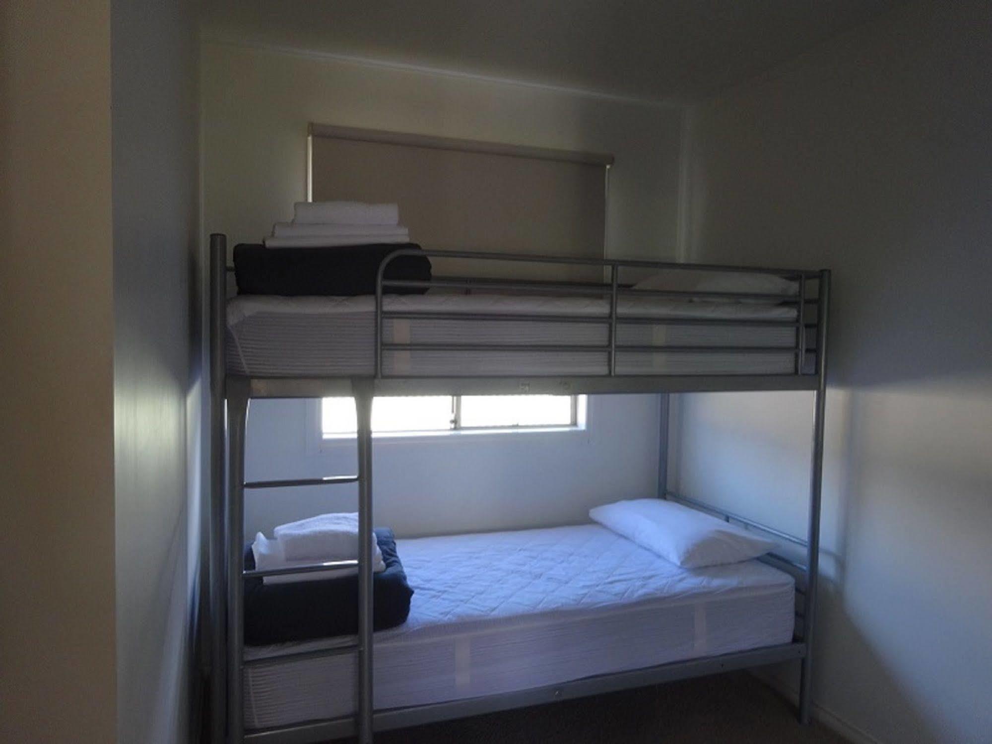 Caseys Beach Holiday Park Sunshine Bay Bagian luar foto