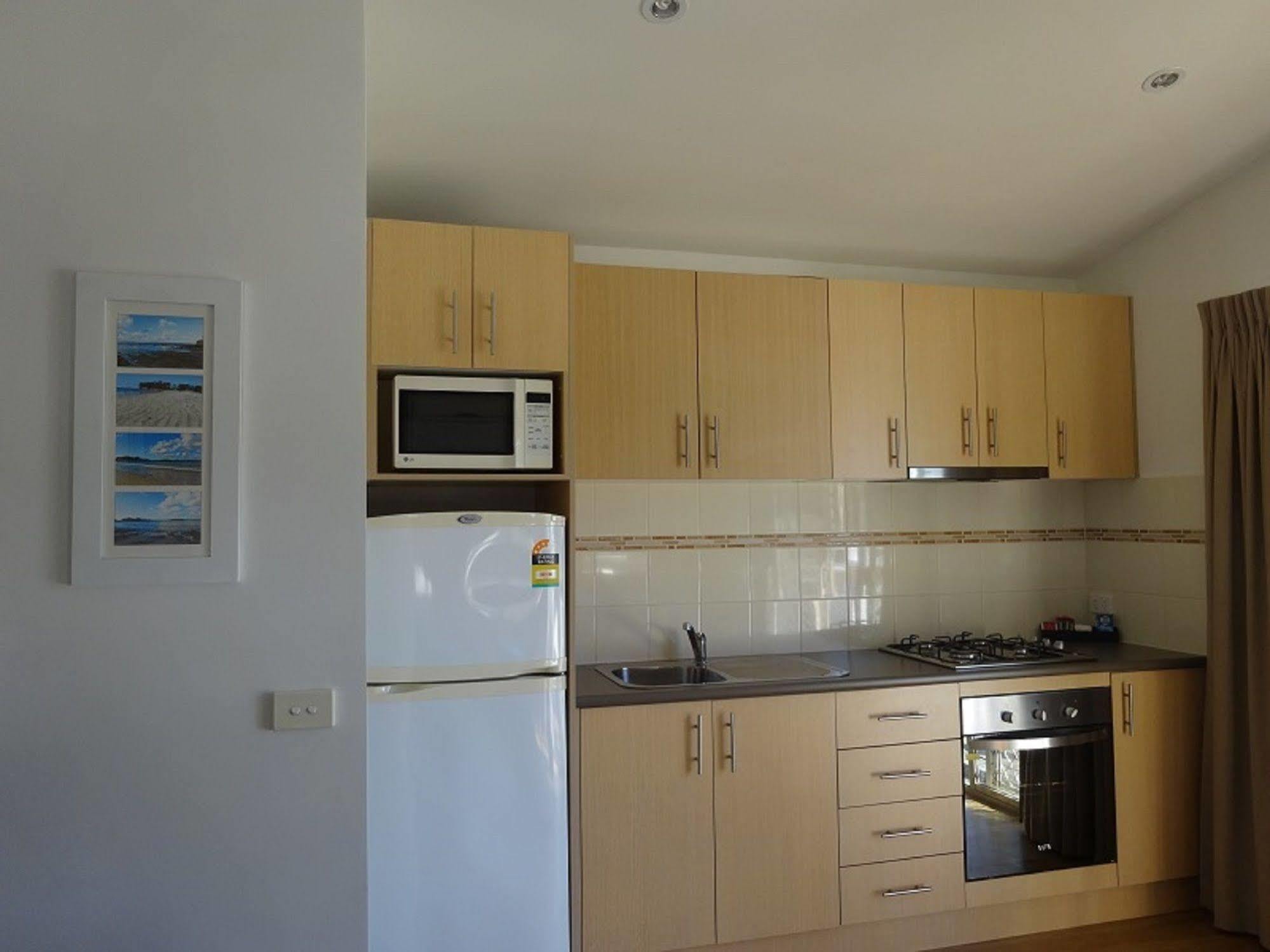 Caseys Beach Holiday Park Sunshine Bay Bagian luar foto