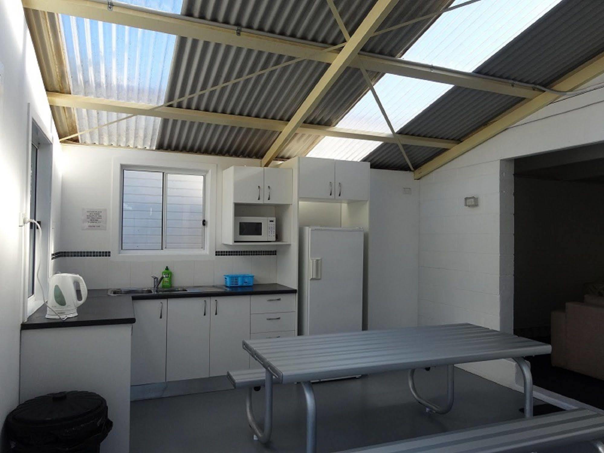 Caseys Beach Holiday Park Sunshine Bay Bagian luar foto