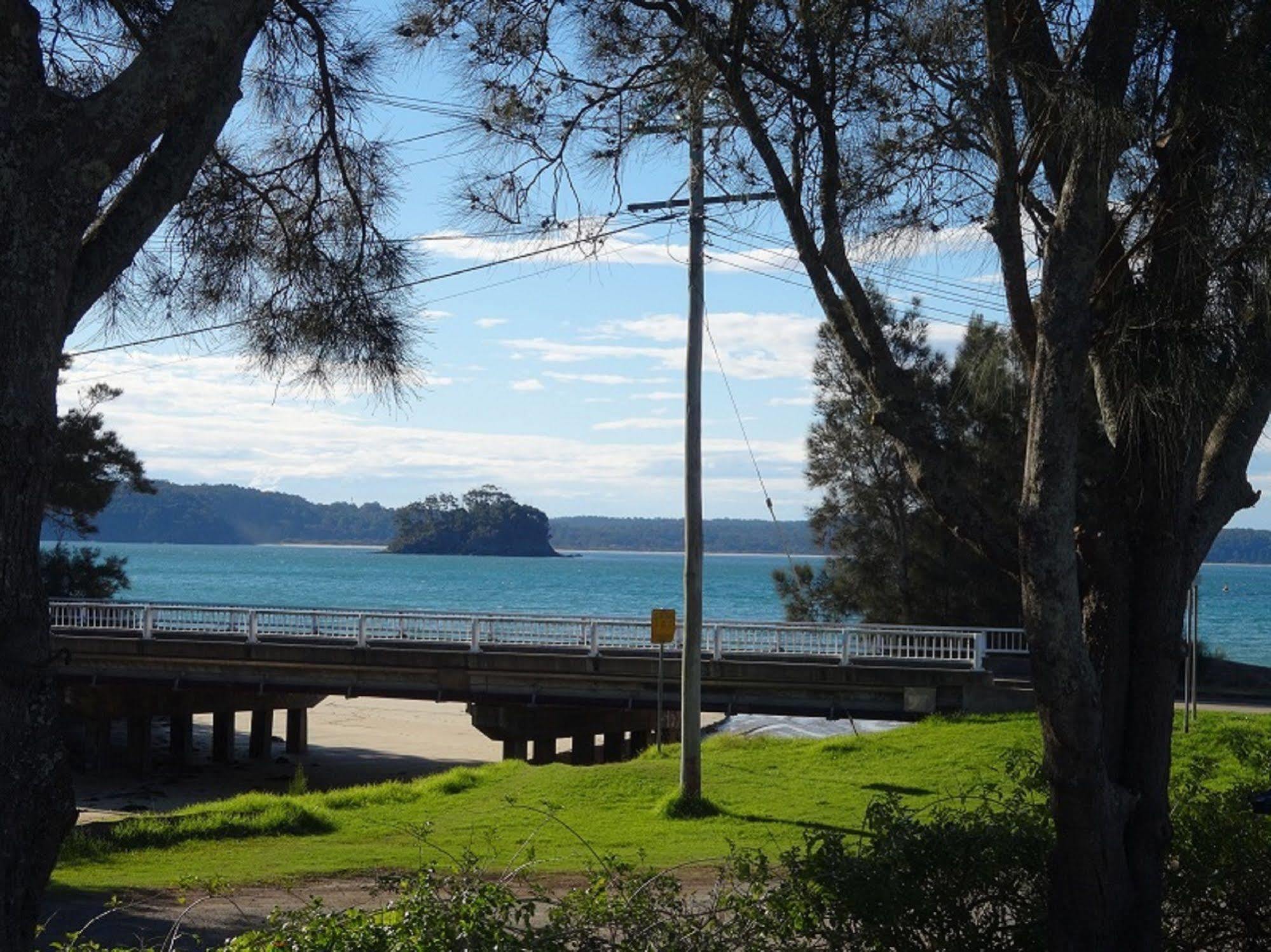 Caseys Beach Holiday Park Sunshine Bay Bagian luar foto